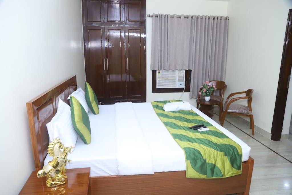 Divine India Service Apartment 3Bhk,B57 Sarita Vihar,Apollo New Delhi Exterior photo