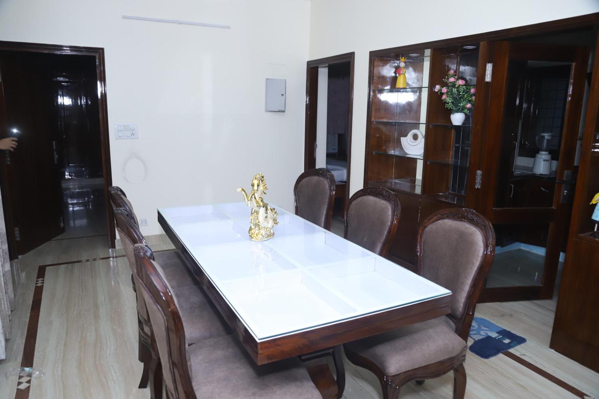 Divine India Service Apartment 3Bhk,B57 Sarita Vihar,Apollo New Delhi Exterior photo